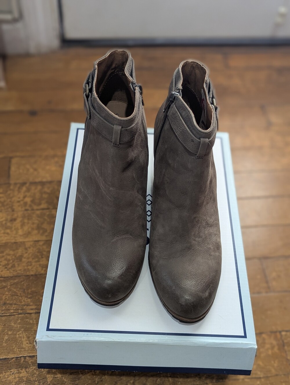 Susina Ankle Boots Keely-Lea Wedge Booties Brown Gray Suede 10M *Like New W/Box